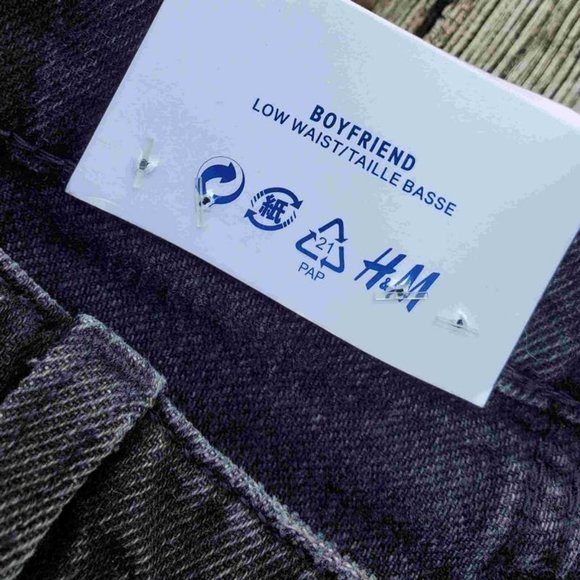 NWT H&M Women's Black Distressed Boyfriend Jeans - Picture 3 of 5